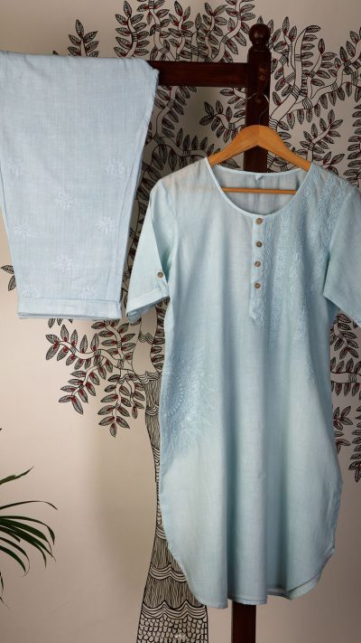 Aasmaani Chikankari Kurta